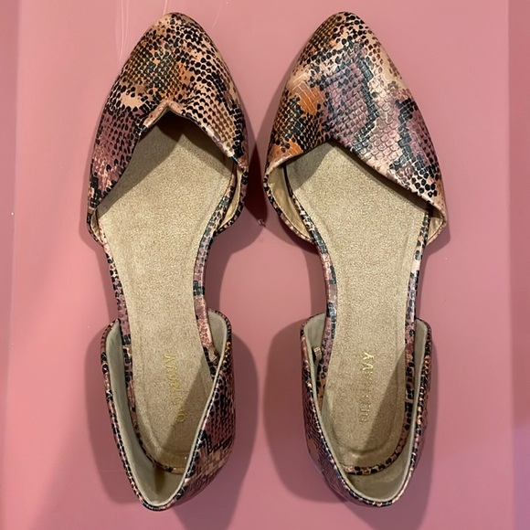 Old Navy Snake Print Flats - Picture 1 of 3